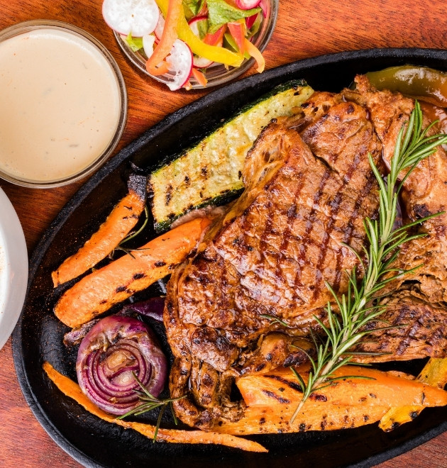 Grilled steak with vegetables
